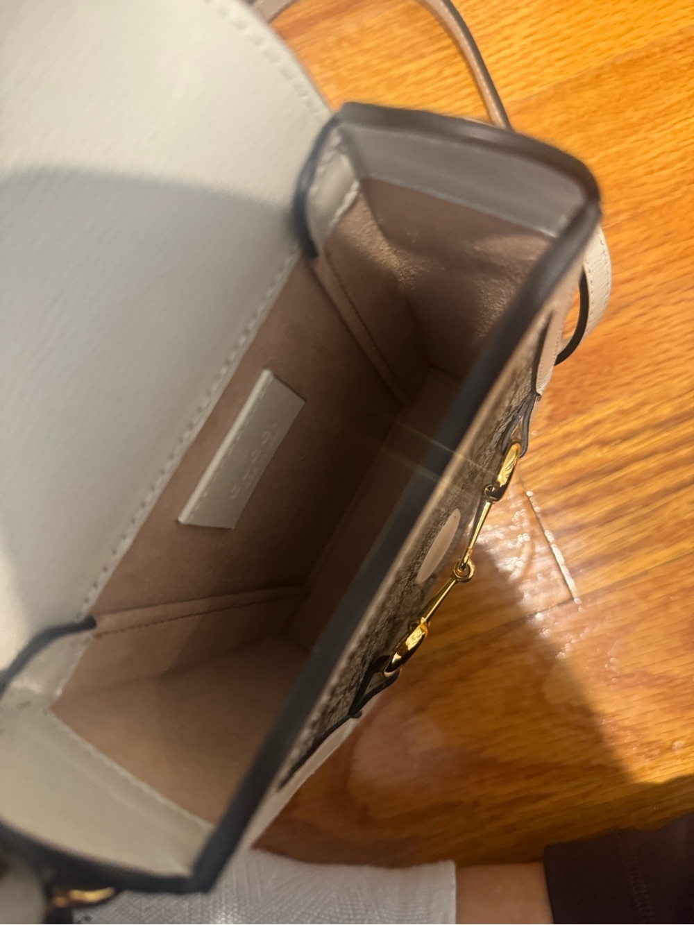 Gucci Monogram Supreme Crossbody - Picture 4 of 4